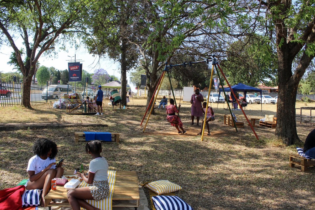 TimeoutJoburg's tweet photo. #thymeoutjoburg #picnicvibes #relaxation #outdoors #family #kids  #adults #tennis https://t.co/wGWcAizVLo