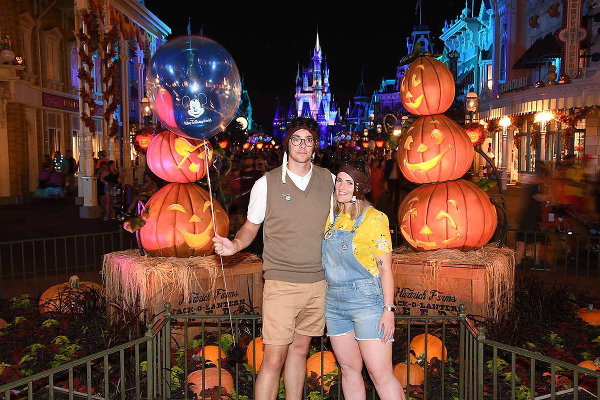 leapyearthing's tweet photo. Join us at our first ever MNSSHP! We love love loved our outfits (even if our heads were uncomfortably hot 🥵😂) https://t.co/NHnDNpiLBx https://t.co/w1pNTsyaOU