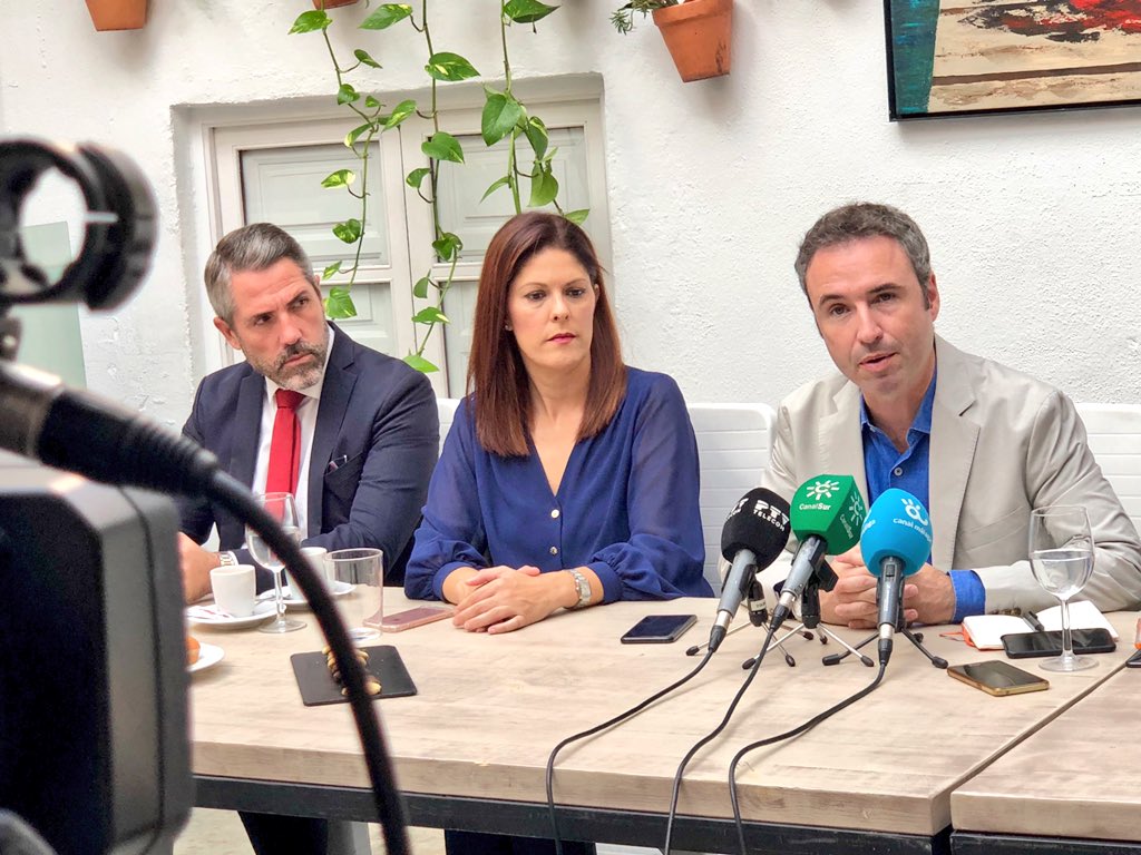 🍊 El candidato de <a href="/CiudadanosCs/">Ciudadanos 🇪🇸🇪🇺</a> al Congreso por Málaga <a href="/GuillermoDiazCs/">Guillermo Díaz 🇪🇸</a> ha ofrecido esta mañana un desayuno informativo para desgranar las líneas de campaña del #10N junto al número 1 al Senado @vargasramirezja 

⬇️ ¡Dentro resumen! ⬇️