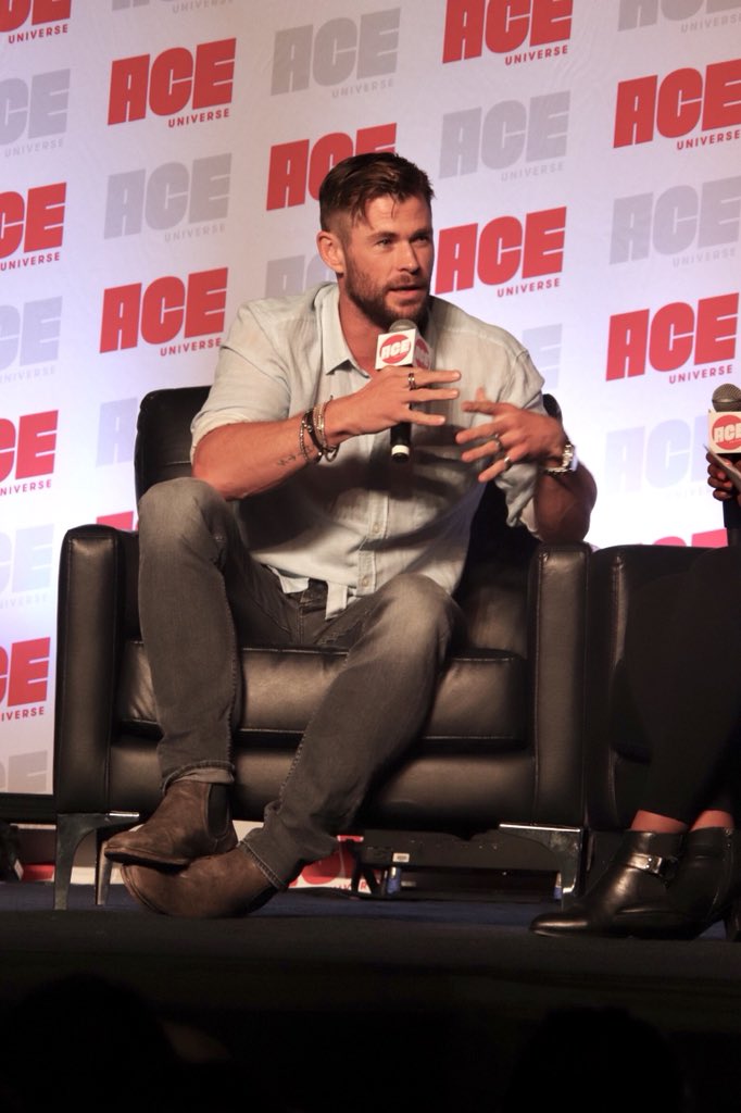 StarryMag's tweet photo. More photos from Chris Hemsworth’s panel at #ACEComicCon yesterday.
@chrishemsworth #Thor #Avengers #Marvel #GodofThunder #MIB @ACEcomiccon #ACEUniverse #ACEMidwest https://t.co/eYKuNOELGt