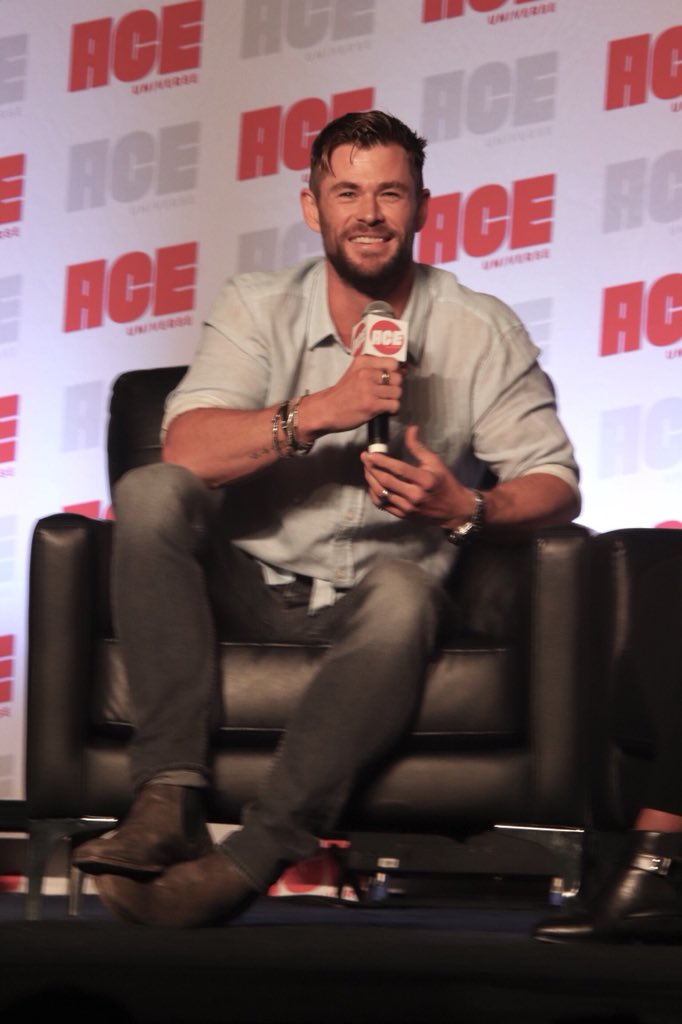 StarryMag's tweet photo. More photos from Chris Hemsworth’s panel at #ACEComicCon yesterday.
@chrishemsworth #Thor #Avengers #Marvel #GodofThunder #MIB @ACEcomiccon #ACEUniverse #ACEMidwest https://t.co/eYKuNOELGt