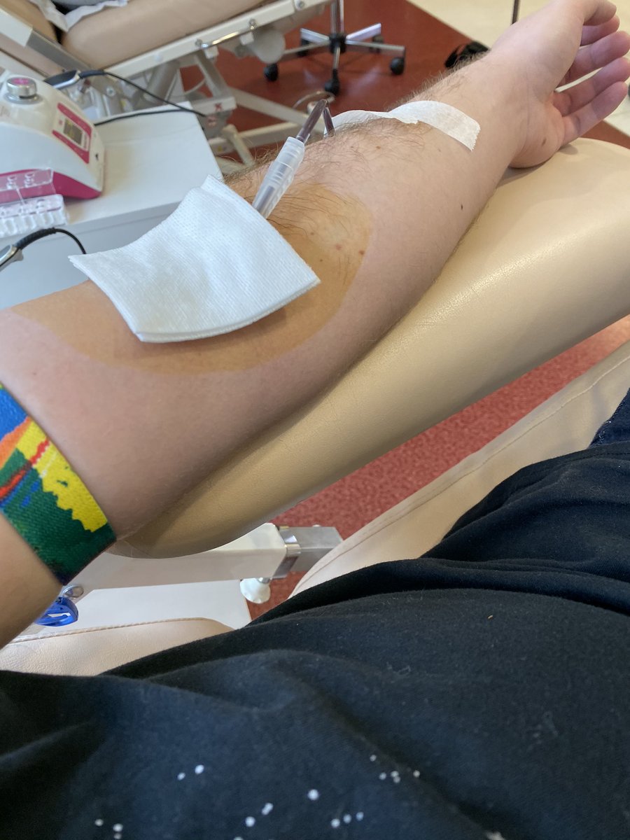 ZeratoR's tweet photo. Dach et moi avons donc fait notre premier don du sang aujourd’hui à l’EFS comme promis ! Dach a été félicité pour ses veines de COLOSSE 
#ZEVENT2019 https://t.co/DaOvxr5Hf6