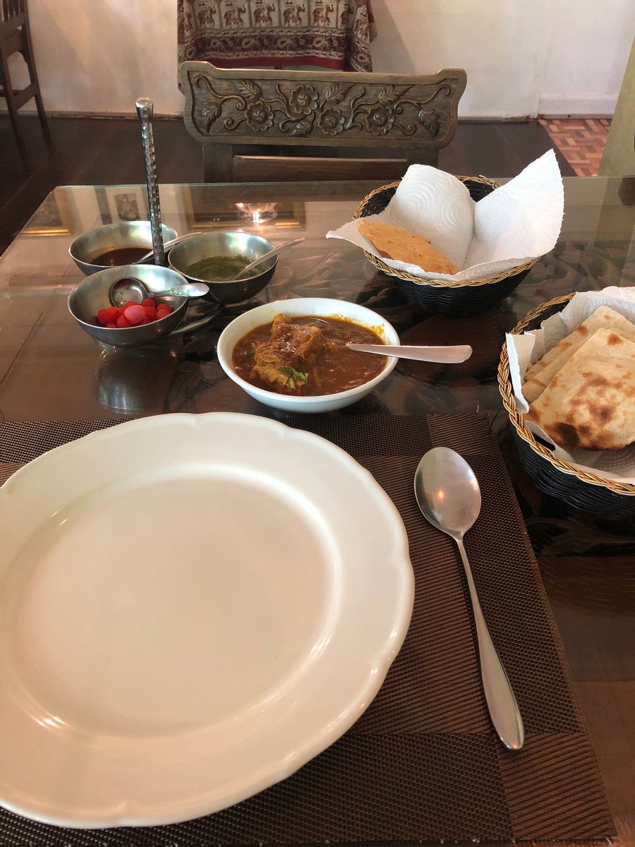 AcuAyaka's tweet photo. お昼に良い感じのインド料理屋発見🇮🇳in Thailand 🇹🇭
#Himali Chacha
お値段ランチにしては高めの400THB!
タイとインドを掛け合わせる日が来るとは。 https://t.co/KXW2OHSUHq