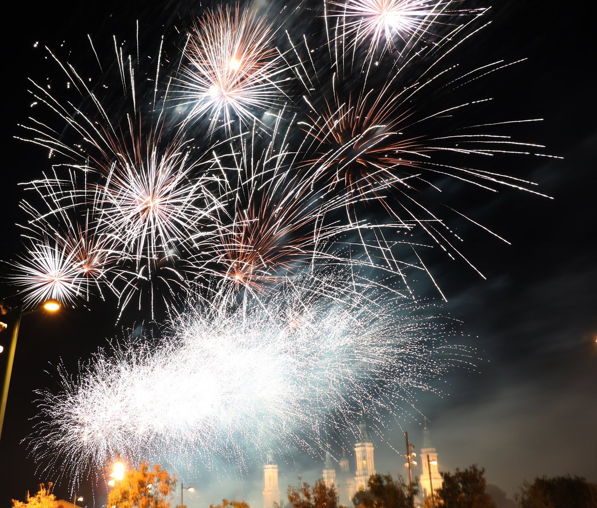 Ayer <a href="/PZaragozana/">PirotecniaZaragozana</a> volvió a superarse una vez más con su ultimo castillo despidiendo un año más esta edición de las fiestas del pilar 2019, sin duda de principio a fin el castillo dejó flipando al público! Bravo! <a href="/SoydeZaragoza/">Soy de Zaragoza</a> <a href="/guiadezaragoza/">@guiadezaragoza</a> <a href="/DStyleZgz/">Dstyle Zaragoza</a> <a href="/roxy15800474/">La actitud marca una gran diferencia✨</a> @Natkitsune