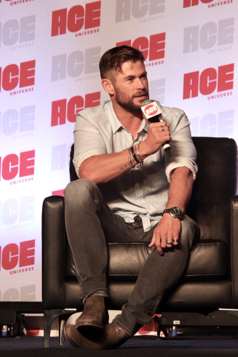 StarryMag's tweet photo. The God of Thunder himself graced the #ACEComicCon stage yesterday. Panel is up on the @ACEcomiccon FB, but here are some photos from the panel with Chris Hemsworth.
@chrishemsworth #Thor #Avengers #Marvel #GodofThunder #MIB #ACEUniverse #ACEMidwest https://t.co/V760od5A5Q
