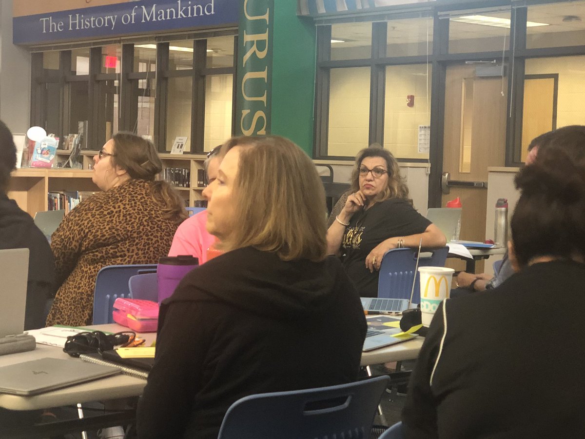 DorisAHerrmann's tweet photo. We as teachers know the goal, but do our students know their goal and where they are in the journey? How are we gonna get them there? @shannonsimonds @Brookside_IS #LearningMaps #BisLearns. https://t.co/YP57qXIBpp