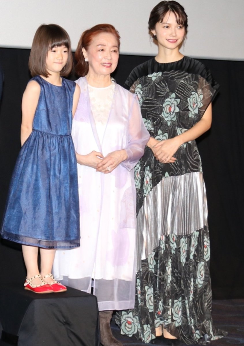 Hasu 真実 公開記念舞台挨拶 宮本信子 宮崎あおい ラグビー日本代表に大興奮 ものすごい強い 宮崎あおい 私も昨日 拍手していました わー やったーって と笑顔で話した T Co Qmwizajnxb あおいちゃん家族そろって 観てたのかも