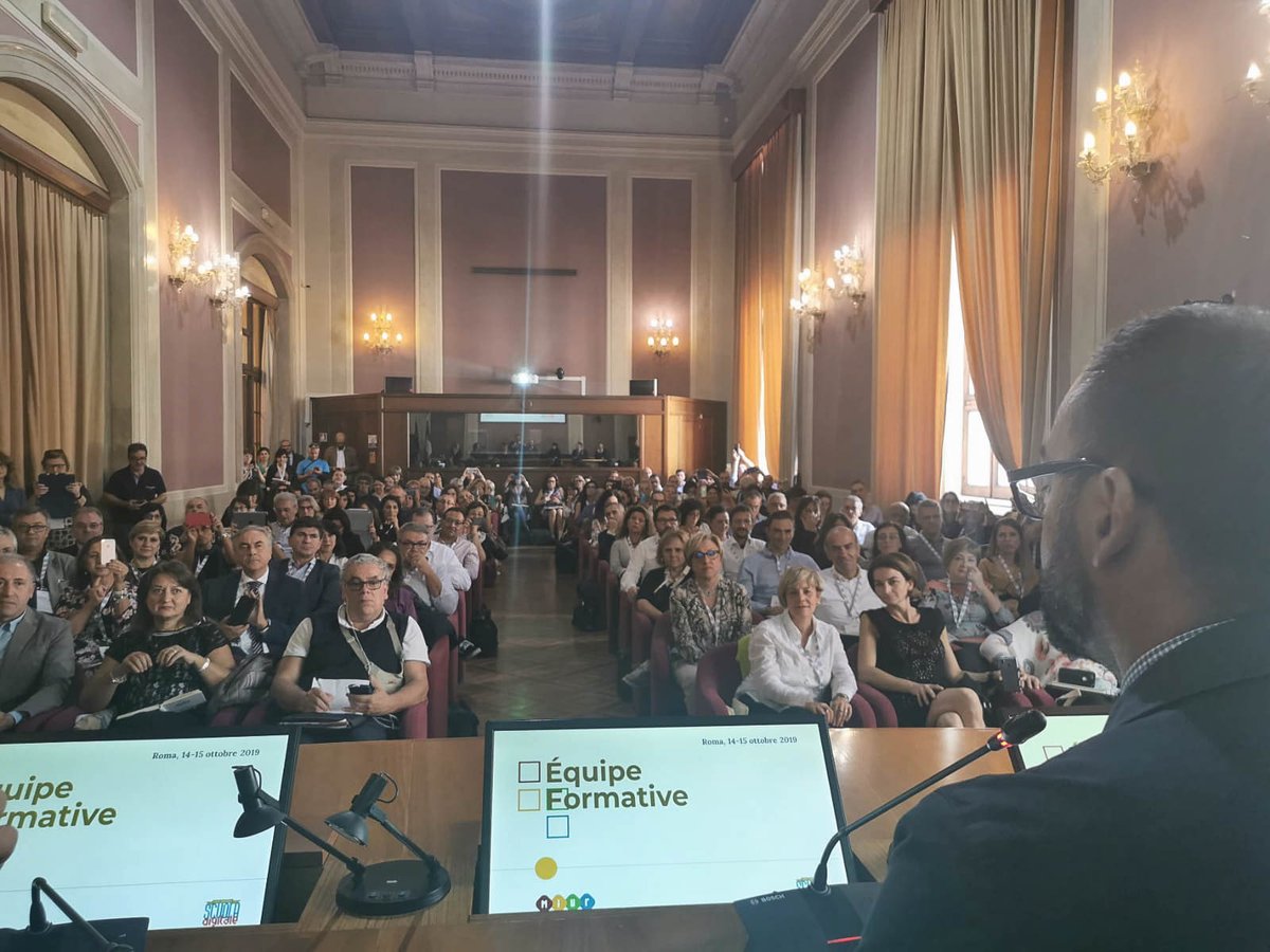 lofioramonti's tweet photo. Le nostre scuole possono essere un laboratorio di idee e buone pratiche, dove la tecnologia può diventare elemento di progresso. Oggi al @MiurSocial ho incontrato i 120 docenti delle équipe formative territoriali, punto di riferimento in materia di #innovazione. #PNSD https://t.co/ihKnssH6KL