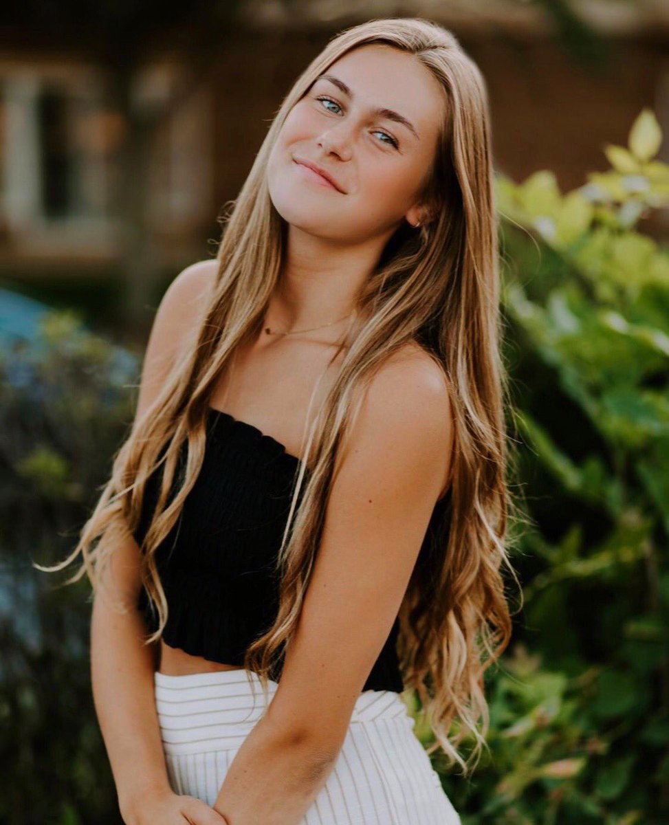 🚨 Senior Spotlight🚨
When asked to leave a piece of advice to underclassman Kate Neill said, “Stick with sports!Sports are such an important outlet for meeting friends and dealing with stress.”
Come celebrate Kate on senior night, Tuesday at 7pm!