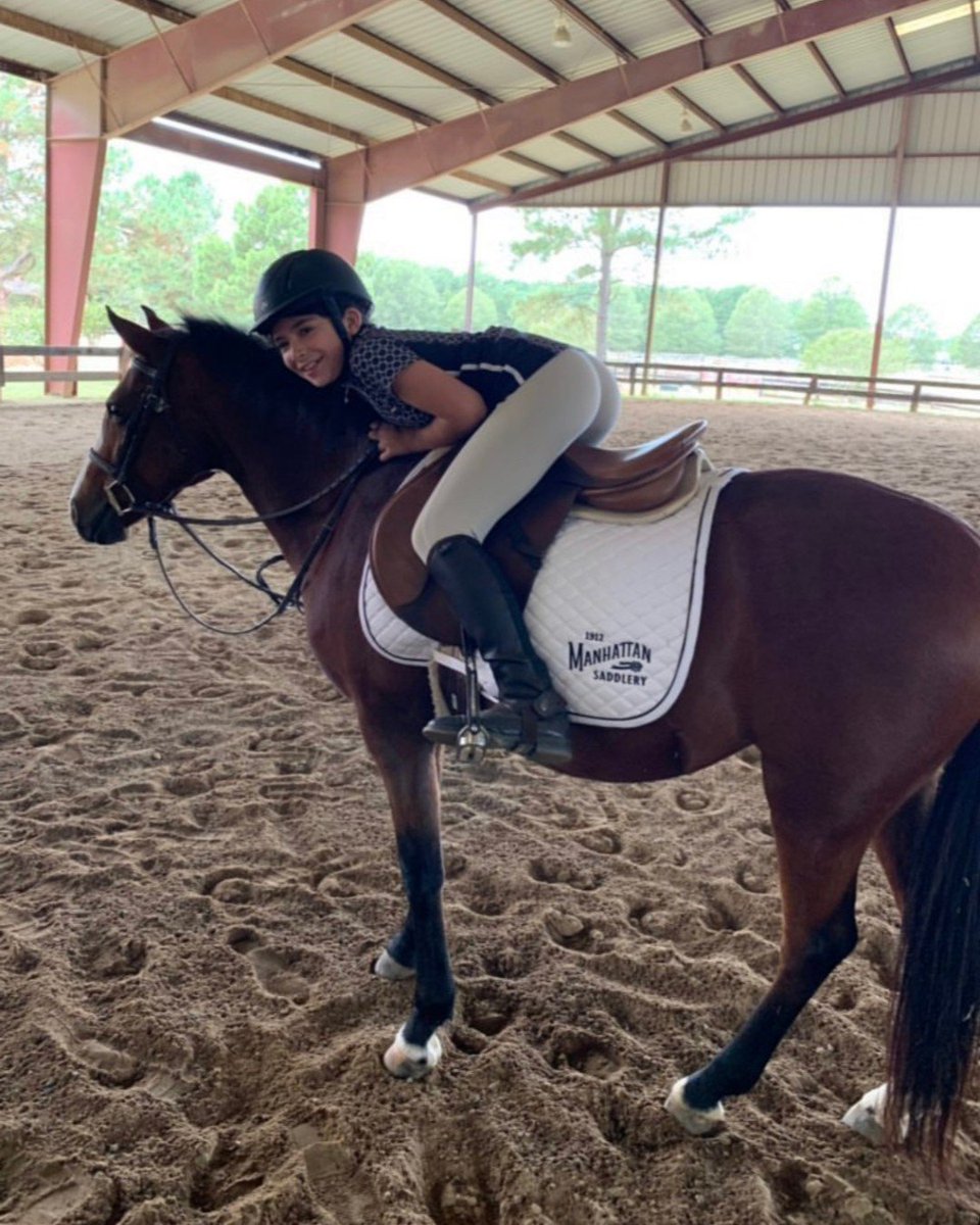 How cute are these two? Peep the swag pad!