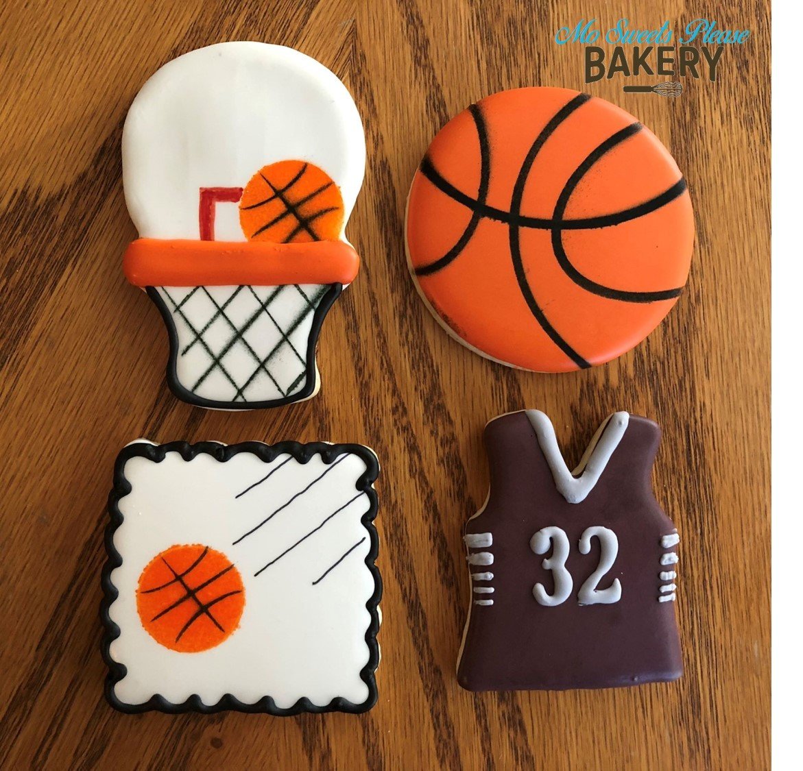 Basketball season starts soon! Check out this design and others on our website: mosweetsplease.com/products/baske…

#basketballcookies #royalicing #cookies #decoratedcookies #sugarcookies #royalicingcookies #cookieart #customcookies