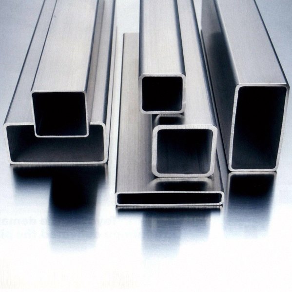 Yağışa ve sert rüzgarlara karşı dayanıklı olan bu alanların kurulumunda paslanmaz dikdörtgen profil borular sık tercih ediliyor.
karacapaslanmaz.com/paslanmaz-dikd…
#paslanmaz #paslanmazprofil #paslanmazdikdortgen