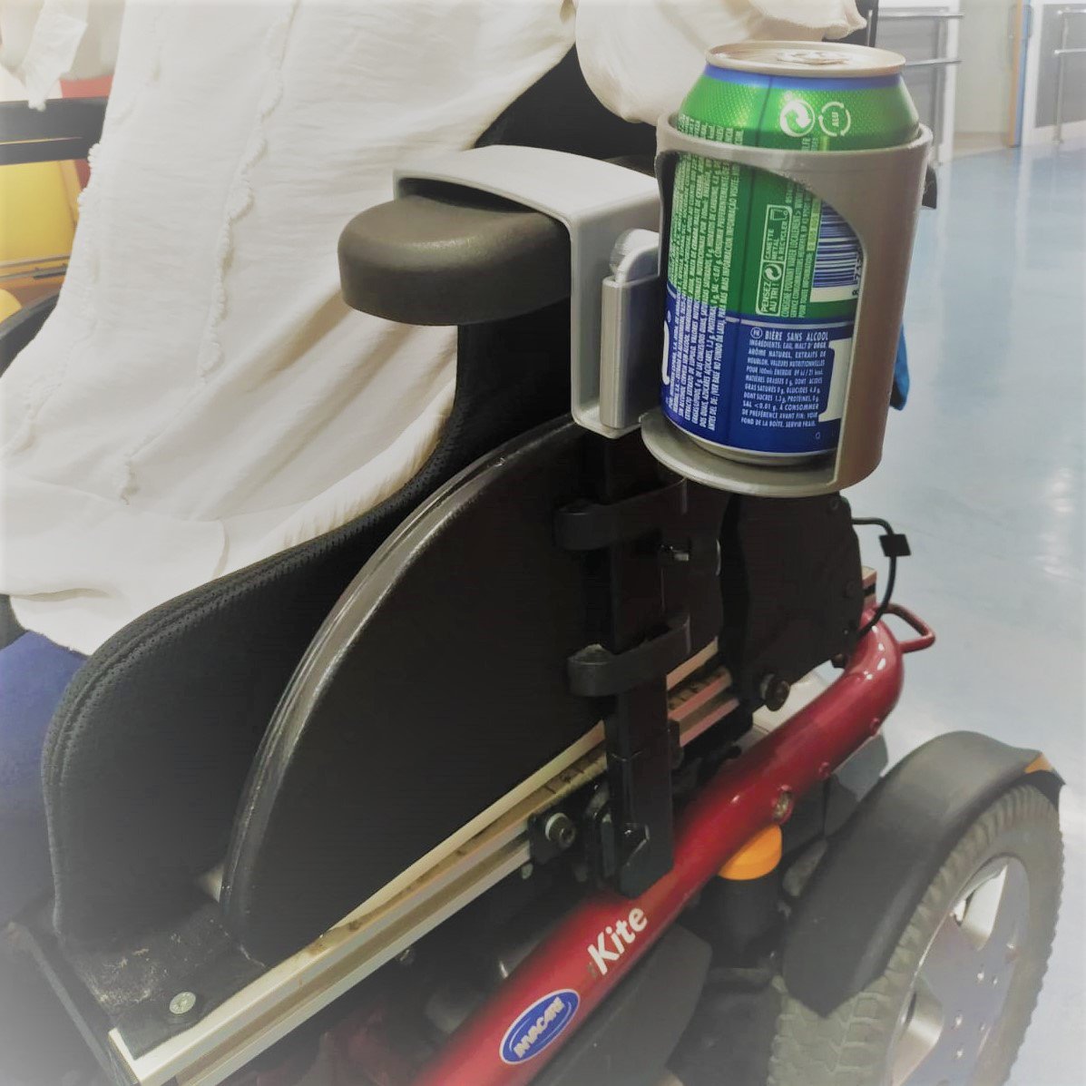 3dlan_org's tweet photo. Prototipo de PORTA-LATAS, para llevar una lata en una silla de ruedas. Resultado de talleres ideación, #diseño #impresion3d. Gracias a @BBK_eus @Fekoor y @BilbaoEkintza
#discapacidad  #3dlanlab https://t.co/ghf51ZIvzC