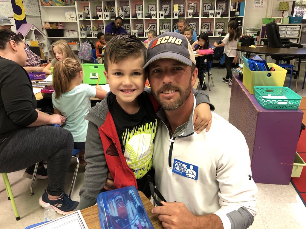 HigginsElem's tweet photo. #StrongFathers in the Higgins house this morning. Thanks to all the Dads, Moms &amp; Grandparents who came out...you may not know it, but you made your student’s day (and ours too)! https://t.co/4kRGgoRVhq