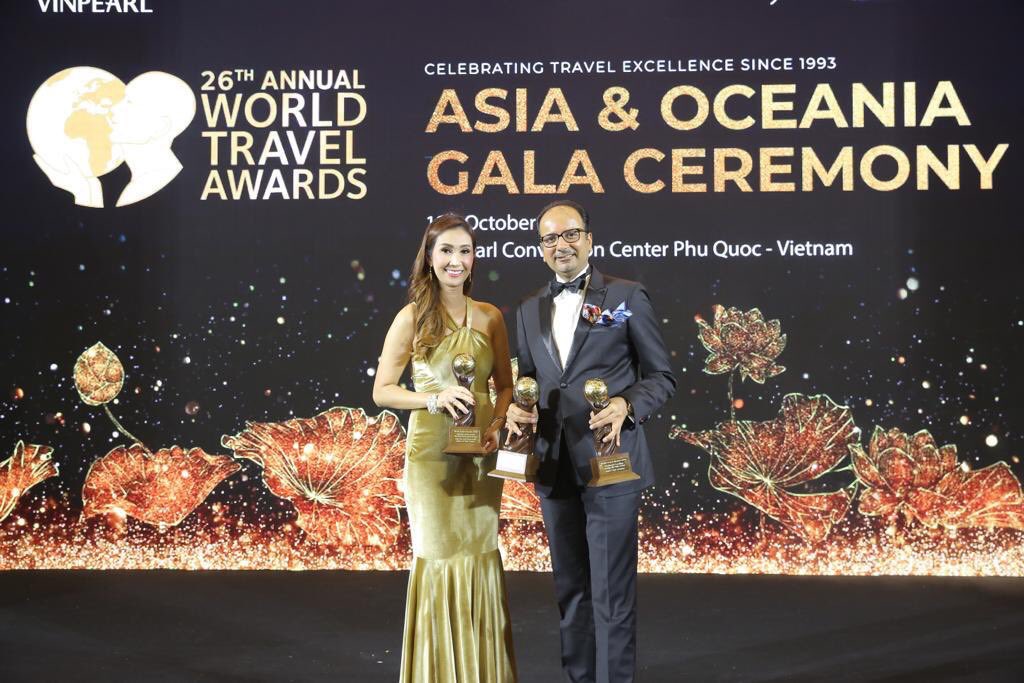 lebuaHotels's tweet photo. We are top in Thailand! An incredibly proud moment for all at lebua Hotels & Resorts as we won four awards at the World Travel Awards 2019 in Vietnam.🥇🏆
#worldtravelawards2019 #lebuahotelsresorts #lebuaatstatetower #towerclubatlebua #experienceatlebua #verticaldestination https://t.co/HZ1YAOJvY0