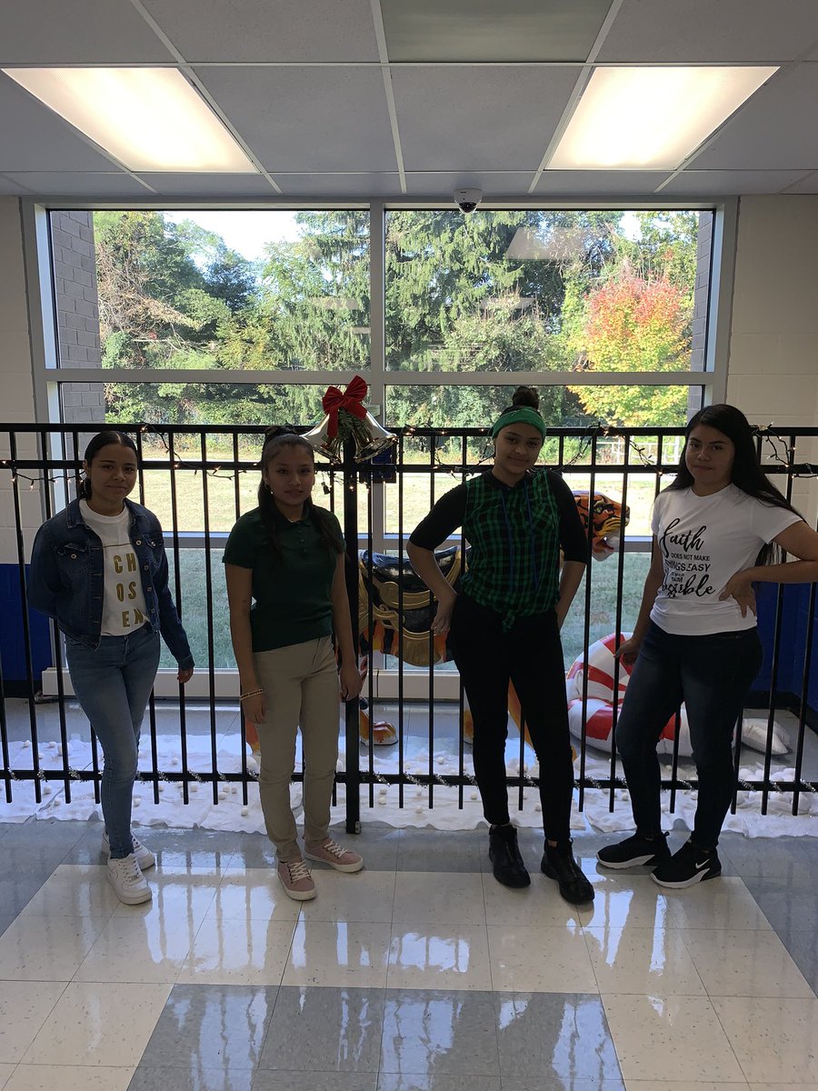 lopezeslclass's tweet photo. AIHS 2019 Spirit Week ELL students representing their grade during our Spirit Week. Color War day #aihsspiritweek @crescimarty @tigerpridenews https://t.co/3SAZ7epWgI