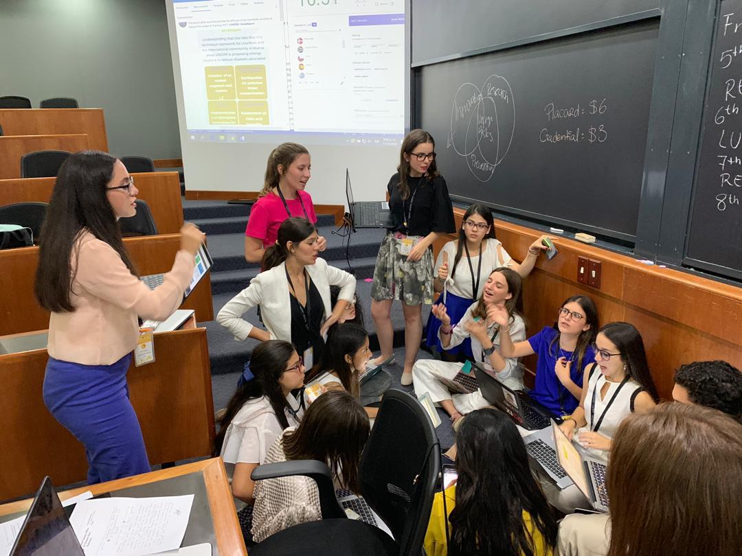 AGiraudG's tweet photo. Felicitaciones a los integrantes de #METROMUN por los reconocimientos obtenidos en #MOVENU2019 @Metromun @unimet @LMi21 @rosapmg @EdGiraud https://t.co/U7CvDKau4q