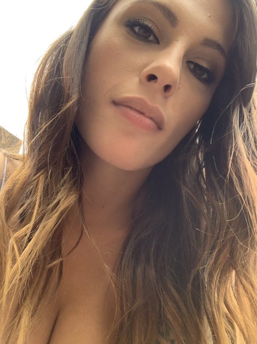 Nikita Bellucci - Coucou❤️ https://t.co/h4QKLS3ROb