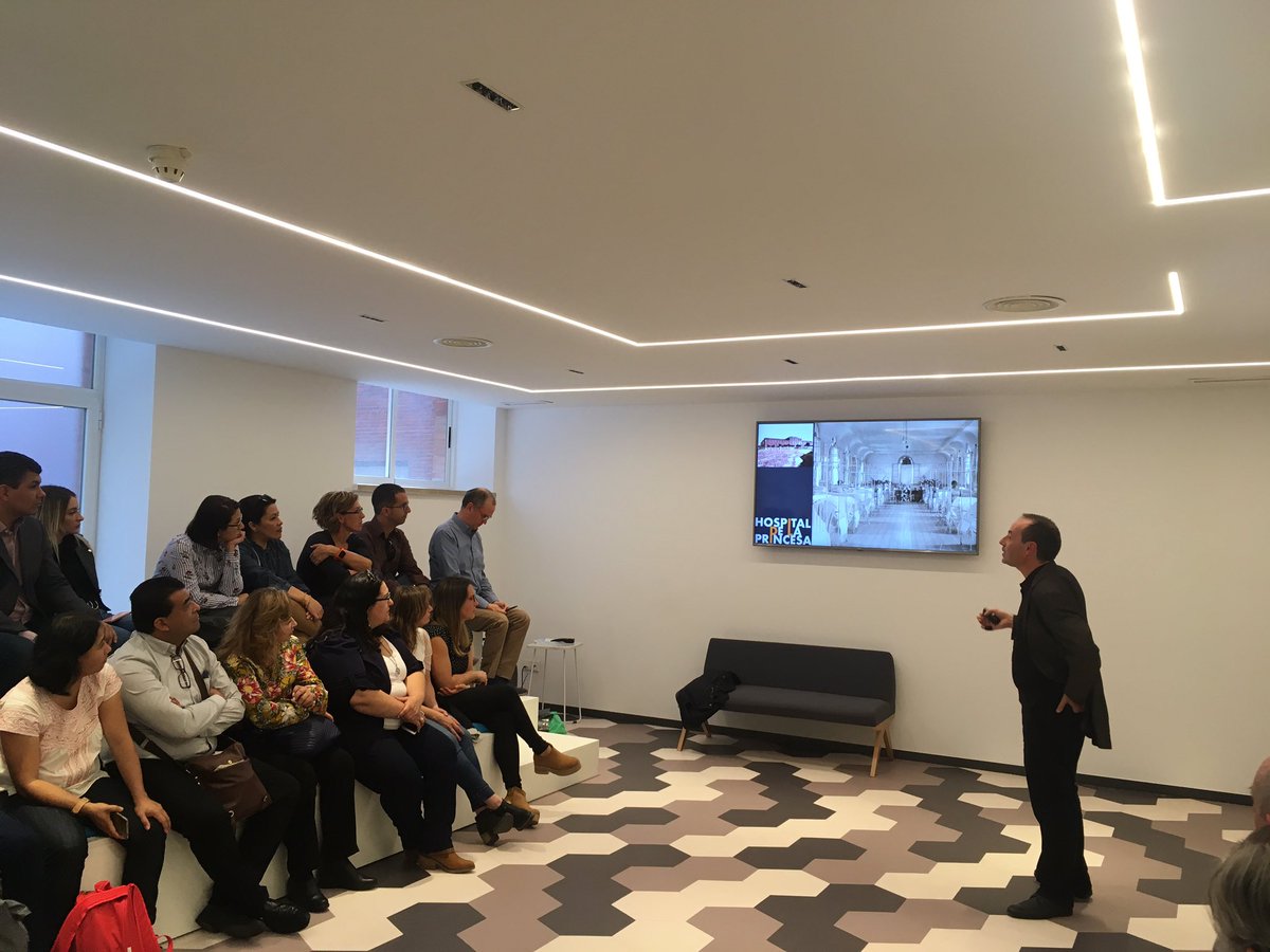 aidhos1's tweet photo. Antonio Ocaña comienza su presentación para hablar de los hospitales de Aidhos y del Hospital de la Princesa #jornadasinternacionalesMAH #arquitecturahospitalaria #alumnosMAH https://t.co/pbR9RobLRs