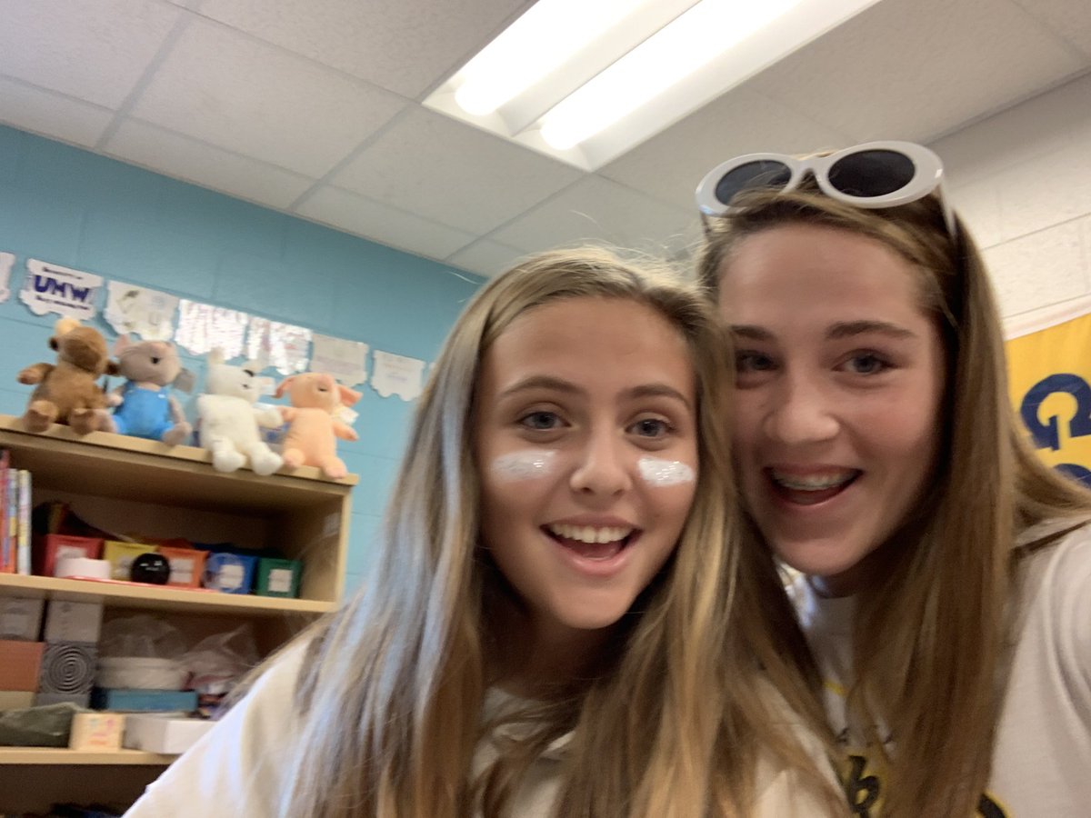 maddyott's tweet photo. #ahs10hoco @AHSpiritWars https://t.co/TvlSlR66KL