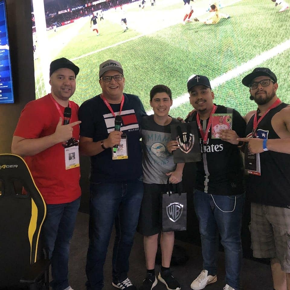 gddfesports's tweet photo. CAMPEÃO!
@_Rodriguezz07 foi campeão do torneio realizado no stand da Warner, na @BrasilGameShow
TU É MUITO FERA RODRIGUEZ, PARABÉNS IRMÃO!
#GDDFNoTopo #GOGDDF #GDDFNoMapa #brasilgameshow #fifa20 https://t.co/BJMGdn6Yp2