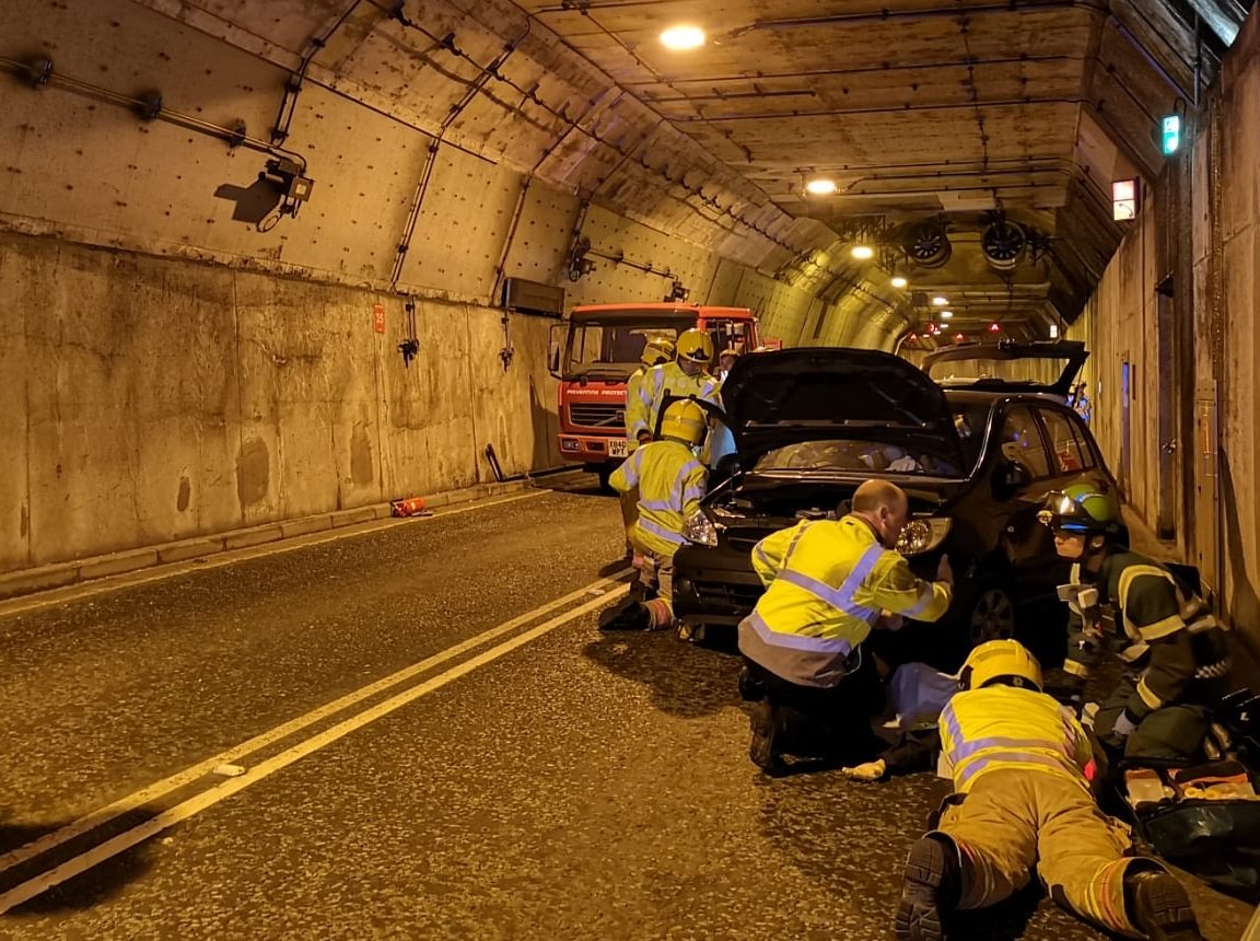 We worked alongside partners this weekend to carry out a training exercise inside the #TyneTunnel It helps all involvedprepare for an incident inside the tunnel and see how traffic, medical access and emergency services can respond and learn from one another #WorkingTogether