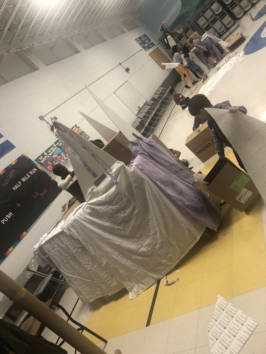fhes_huskies's tweet photo. Some FHES students had the opportunity to work with artist Miki Iwasaki building structures as he seeks inspiration for the Courthouse Square Plan. #InspirelearningBCPS https://t.co/6h44v3NobQ