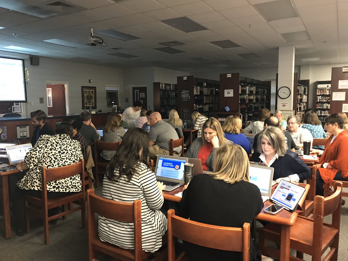TechCoachReeta's tweet photo. The teachers at Clinton High School are spending the morning learning about @nearpod with representatives from #Nearpod. #WeAreArrowNation #ClintonArrows https://t.co/0YqXXGiIyQ