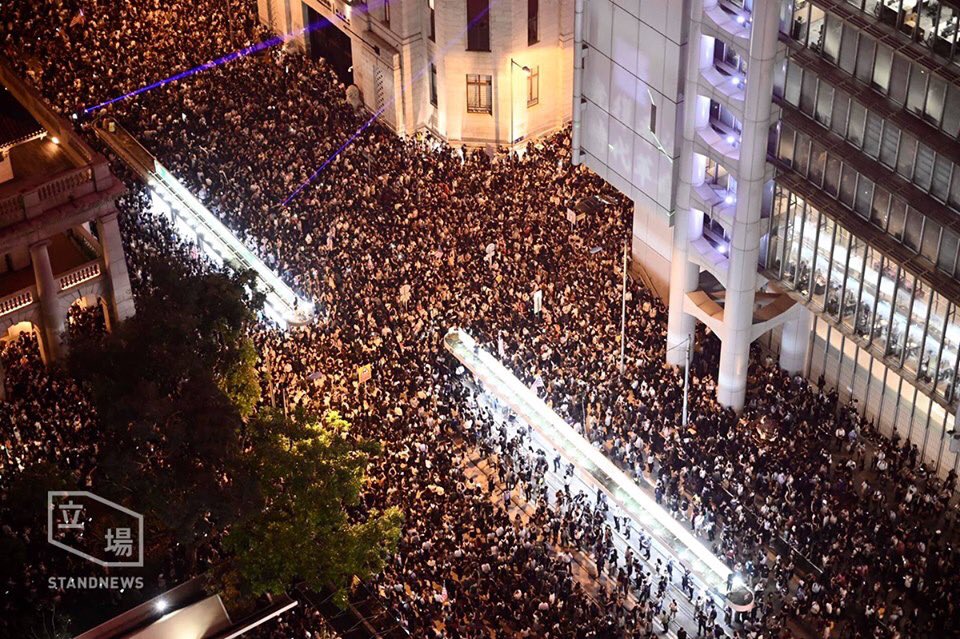 hoccgoomusic's tweet photo. More than one hundred thousand Hongkongers packed the streets of Central tonight, in a rally to support the US Congress’s “Hong Kong Human Rights And Democracy Act”.

The act will be voted by the house of representatives on 15/10, Tuesday.

#StandwithHK https://t.co/MeuLnnKmn2