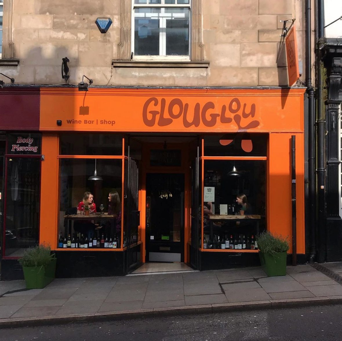 lanyonbowdler's tweet photo. Come along to one of Shrewsbury's newest wine bars @glouglou_sy1 for our next @4shrewsbury meeting on Thurs 24 Oct. Over complimentary nibbles and a drink, owner Robin Nugent will be telling us about his passion for wines. Book here: https://t.co/HJxjhDlpGk #relaxednetworking https://t.co/4JtKaV4ZMt