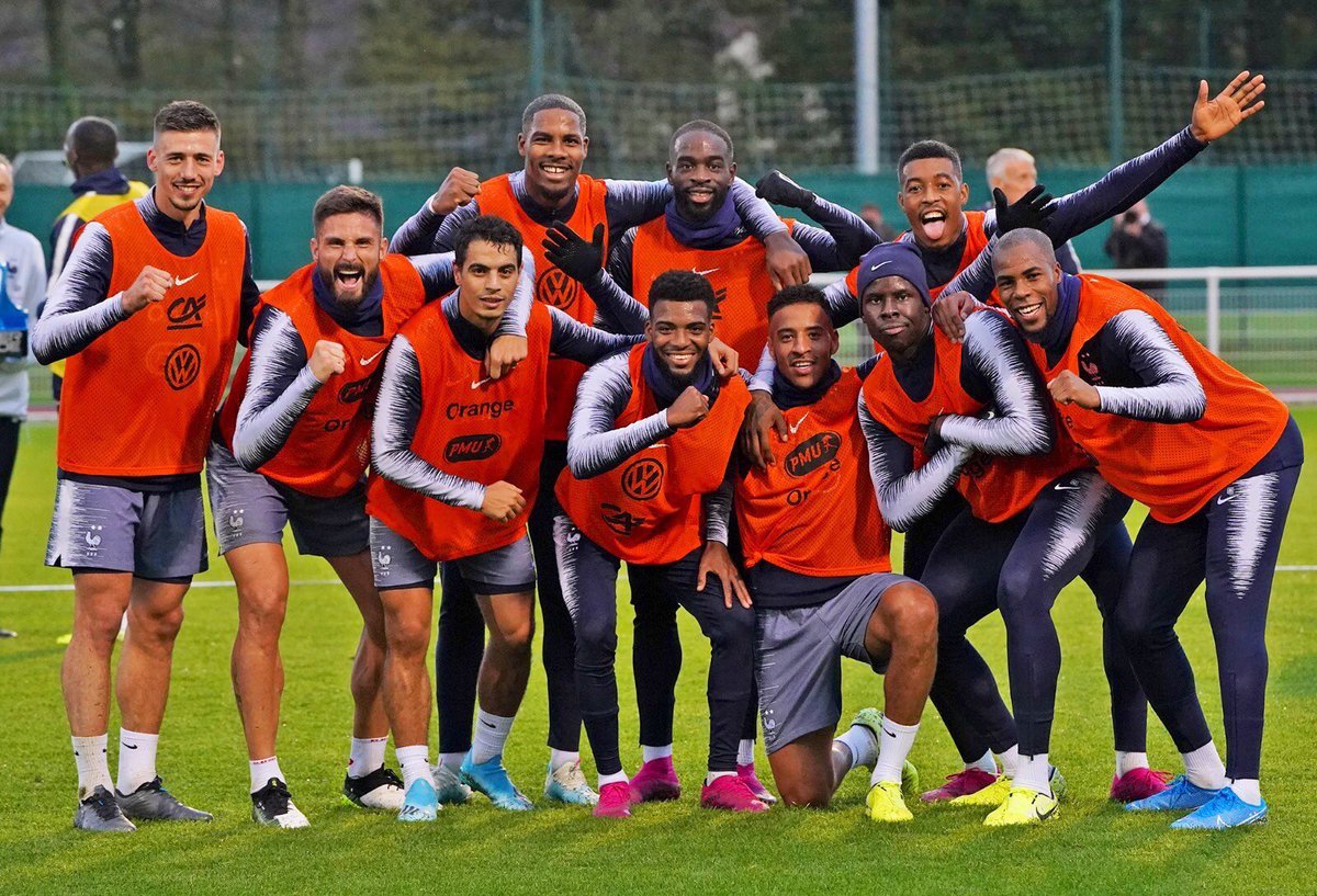 gvs2030's tweet photo. @AbbasAiman صورة من تدريبات منتخب فرنسا ابطال العالم الاخيرة

دائما ما يكون هذا اللاعب من ضمن الفريق الفائز رغم ان اصعب مهمة تواجهه هي تسجيل الأهداف 😎😎 https://t.co/hL7l7HXn7d
