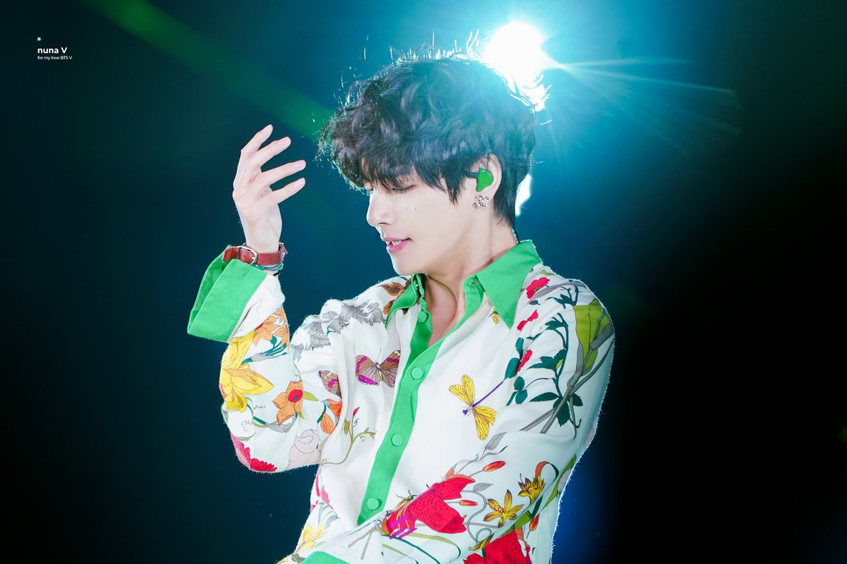 _nuna_V's tweet photo. [HQ] 191011 SYS tour in Riyadh
💜
#이삐사진전 #태형 #뷔 #방탄소년단뷔 #V #BTSV #TAEHYUNG @BTS_twt https://t.co/L0BEb23iYu