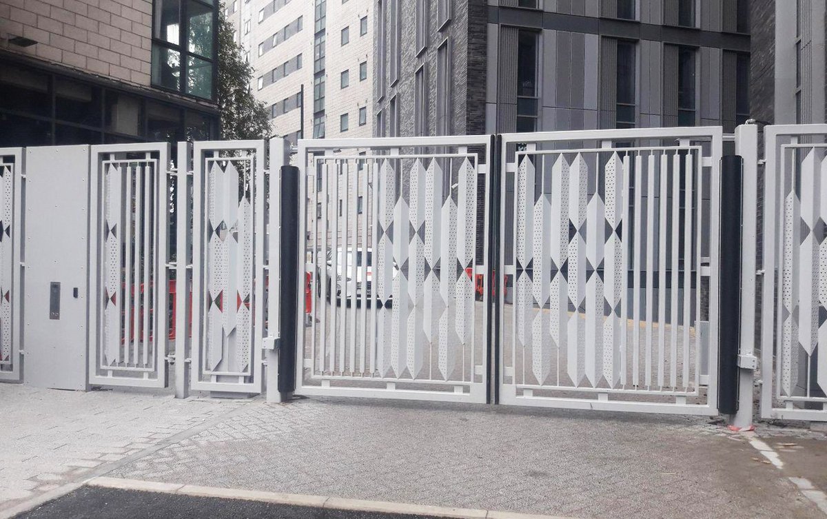 Breezemount1's tweet photo. There's been a surge in demand for automated gates, particulary around student accommodation. In this project for #WarwickEngineering our Perimeter Security team were contracted to automate 2no. double leaf swing gates with #SaracenLite gate operators at @Unite_Student #Liverpool https://t.co/9P6wvURZFh