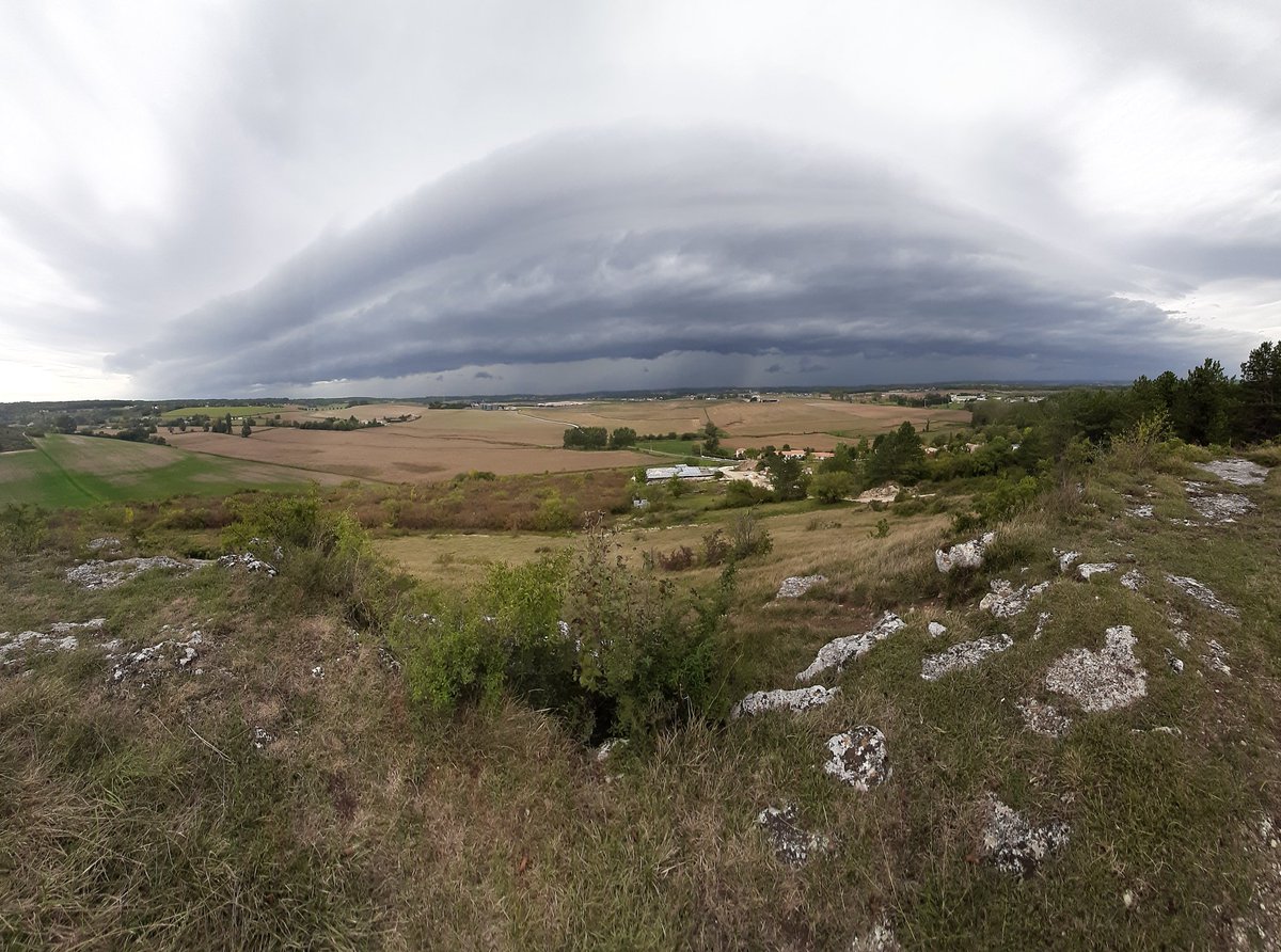 chevallonm's tweet photo. #orages en approche sur Angoulême @KeraunosObs @meteofrance @severeweatherEU https://t.co/vCdw2yMeJ5