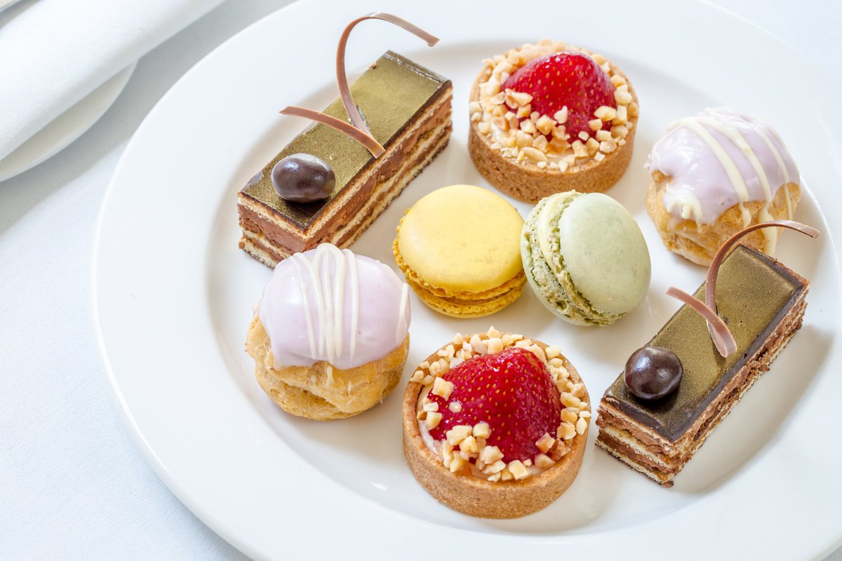 Make the most of Bath's natural thermal waters with our Spas Ancient and Modern Package💧Relax with a 2 hour session at <a href="/thermaebathspa/">Thermae Bath Spa</a>, discover ancient history at the Roman Baths and enjoy lunch or afternoon tea in the Pump Room. Book now > ow.ly/rMlG30pIq9b