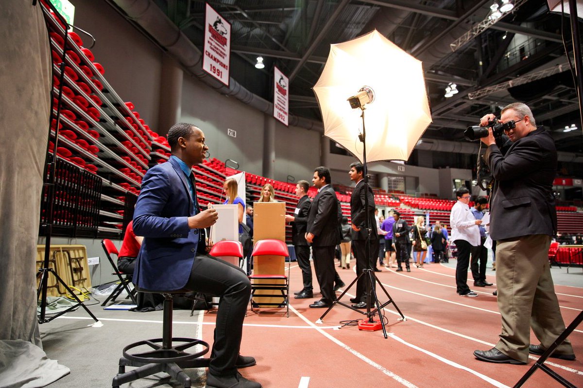 NIUlive's tweet photo. Heading to the All-Majors Internship and Job Fair on Oct. 16 at the @niuconvocenter? Faculty, staff and NIU students are invited to get a professional photo 📸 taken from 10 a.m. to 3 p.m.! Visit https://t.co/ryBUuKcJYe for details. https://t.co/FHi5i9dpyS