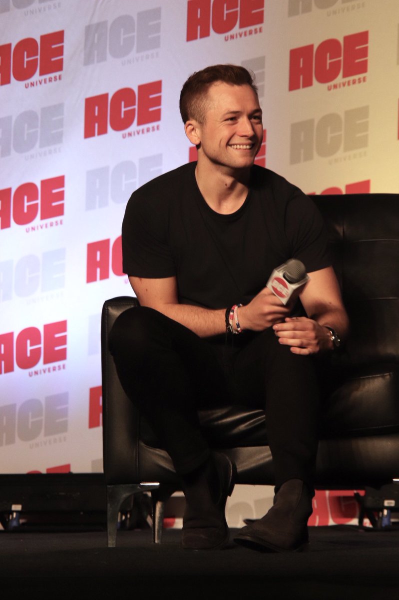StarryMag's tweet photo. The star of the #Kingsman movies and #Rocketman was on the #ACEComicCon stage yesterday. The panel is on the @ACEcomiccon FB page. Here are some photos from Taron Egerton’s panel.
@TaronEgerton #TheDarkCrystal #ACEUniverse #ACEMidwest https://t.co/wOpql2MLzw