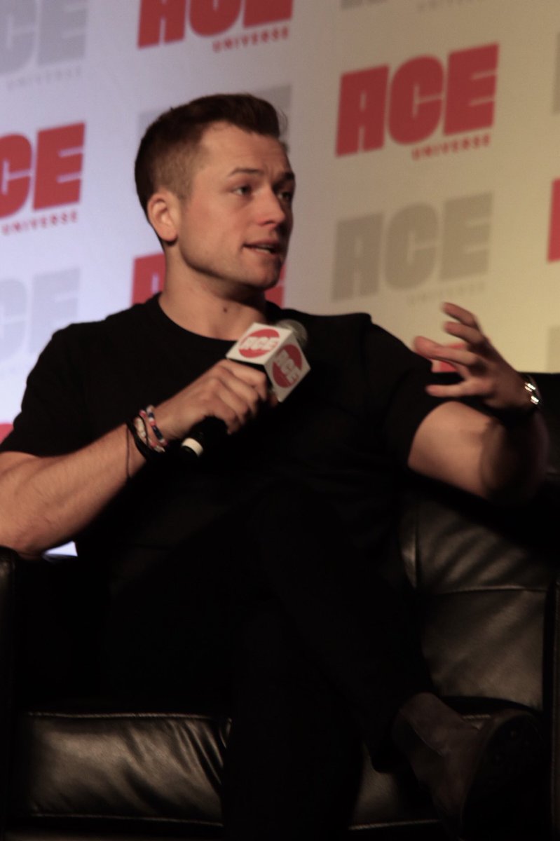 StarryMag's tweet photo. More photos from the @TaronEgerton panel at #ACEComicCon
#Kingsman #Rocketman #TheDarkCrystal @ACEcomiccon #ACEUniverse #ACEMidwest https://t.co/zXRZvq5aUa