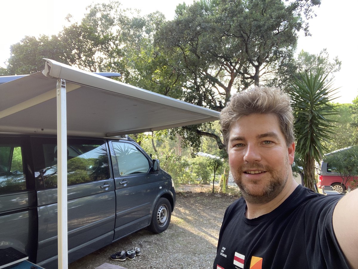 HerrWartenberg's tweet photo. Nach #echat19 heißt es jetzt erstmal #BABYlonByBus an der Côte d‘Azure https://t.co/aeMwK52im5