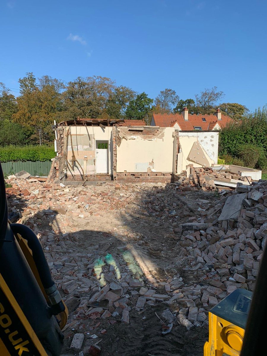 SinclairPlant's tweet photo. @SinclairPlant What a busy week.... going, going &amp; gone!!
#demolition #house #JCB #Digger #Edinburgh https://t.co/1e6VbXtPO2