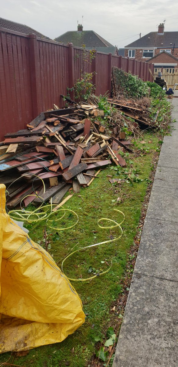 cityjunkltd's tweet photo. No room for a skip? @cityjunkltd can collect &amp; dispose with no mess left behind 😎 check out our prices https://t.co/x8I3VkSpWp   
#hull #becausewecare #recycle https://t.co/eVeFpdkZkQ