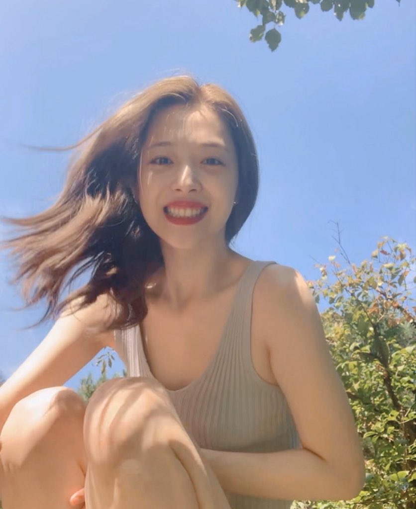 SuperMGlobal's tweet photo. Today we lost a talented &amp; beautiful inspiring angel. We will always remember your voice, your laugh and your smile. Thanks for sharing your talent with us. May your finally Rest In Peace. We will always love &amp; miss you. Heaven has gain angel. 

#GoodbyeSulli #SupportersWithSulli https://t.co/VkZreXUGLS