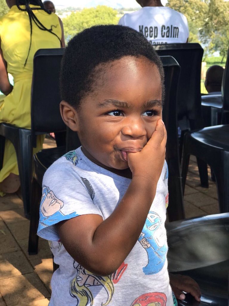 iBlaqCheque's tweet image. This MI vs Vector beef has got this rappers going into investigative journalism. AQ’s undercover reporting reveals:

- VEC’s bro is a dope rapper.
- His sister is a Fuji artiste.
- He has a DJ in the family.
- Another bro is a manager.
This is getting interesting.
#distraction2