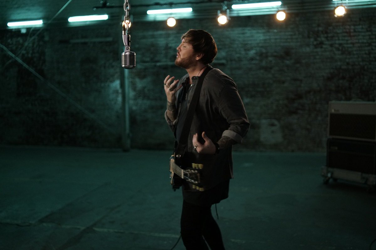 JamesArthur23's tweet photo. YOU feat. @travisbarker – official video live at 5pm BST today! Set a reminder 👉🏻 

https://t.co/MSYYY9kp5k https://t.co/cwzG6RwgKT