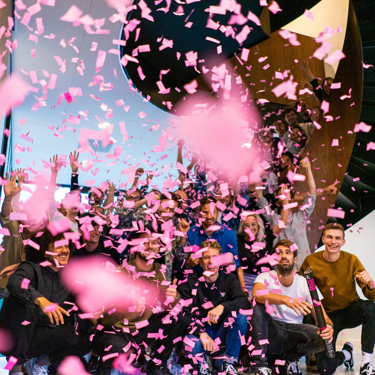 resoluut's tweet photo. Een gender reveal party? Nope. 3 Lovies? Hell yes! Naast de Lovie met Dott ook 2 gouden @lovieawards met onze sister @sodastudioNL. Ons werk voor Albert Heijn’s Tap to go pakte goud in de categorie ‘Best User Experience’ en we wonnen ook nog eens de ‘People’s Lovie’ 💪💪. https://t.co/xeoZZBb3eX