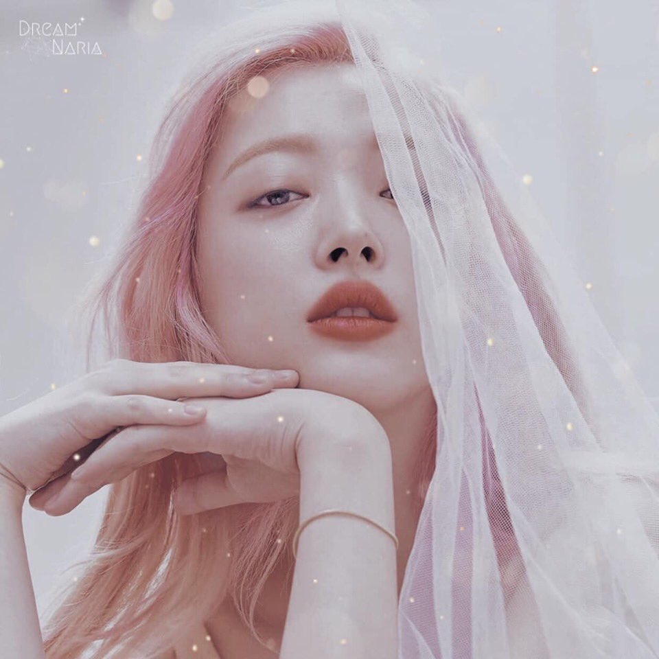 AlwaysyouSangil's tweet photo. “My name is Sulli.  Sul is snow and Li is pear flower.  So maybe I will be reborn as a small flower but full of vigor.  ”❄️❄️ https://t.co/Njx7AumJtr