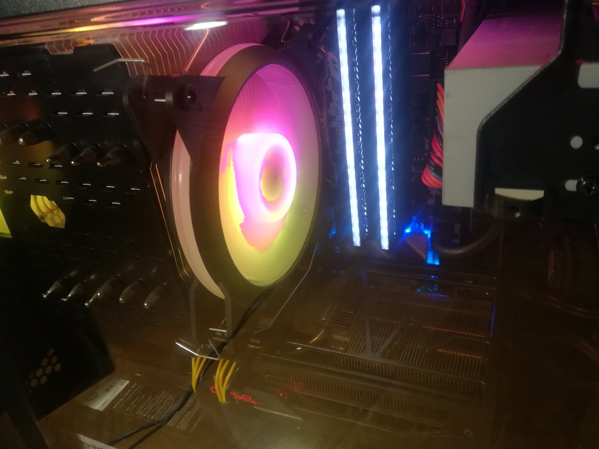 Chihiro_2018's tweet photo. ■GamingPC
#AMD Ryzen 5 3600
#Sapphire Radeon Vega 56
#ASRock B450M Steel Legend
#ESSENCORE KM4Z16GX2A-3000
#Corsair Force MP510 960GB
#Samsung SH-222AB
#Intel EXPI9301CT
#Thermalright Macho X2
#Thermaltake TR2 700W GOLD
#Fractal Design Focus G Mini
#お前らのpcスペック晒していけ https://t.co/JYRTPgXaGh