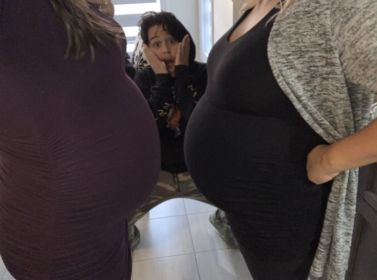 AmandaCMoco's tweet image. Feeling extra thankful this year! 🍂 🌾#WhosDueFirst #PregnantSisters 💙💕