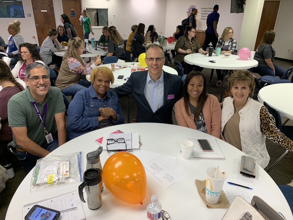 langfordsuzanne's tweet photo. Dunbar learning about Number Talks with Dr. Ewing! Awesome workshop! #lufkinlearns #dunbartigerpride https://t.co/WakemC4HXr