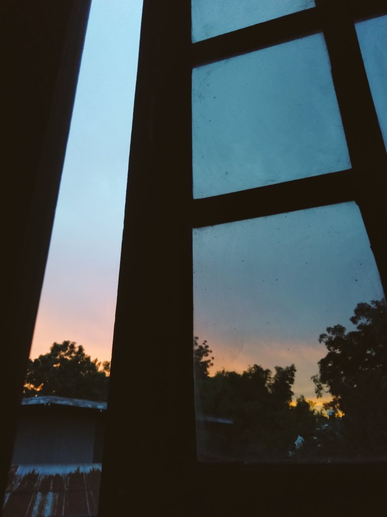 MatoomSk's tweet photo. ไม่ว่าค่ำคืนนี้จะมืดมิดเพียงใด....
พรุ่งนี้ "อรุณ" จะรุ่งเสมอ_ _🌚❣️✨🧚 https://t.co/0a7SkXtWuN